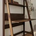 Mesa para PC en forma de A Moderna Armable Bertolini E 960  con Estantes de Madera MDP color Imbuia