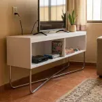 Mesa para TV Hasta 40 Pulgadas Bertolini 1272 con 2 Nichos Blanco Cromado